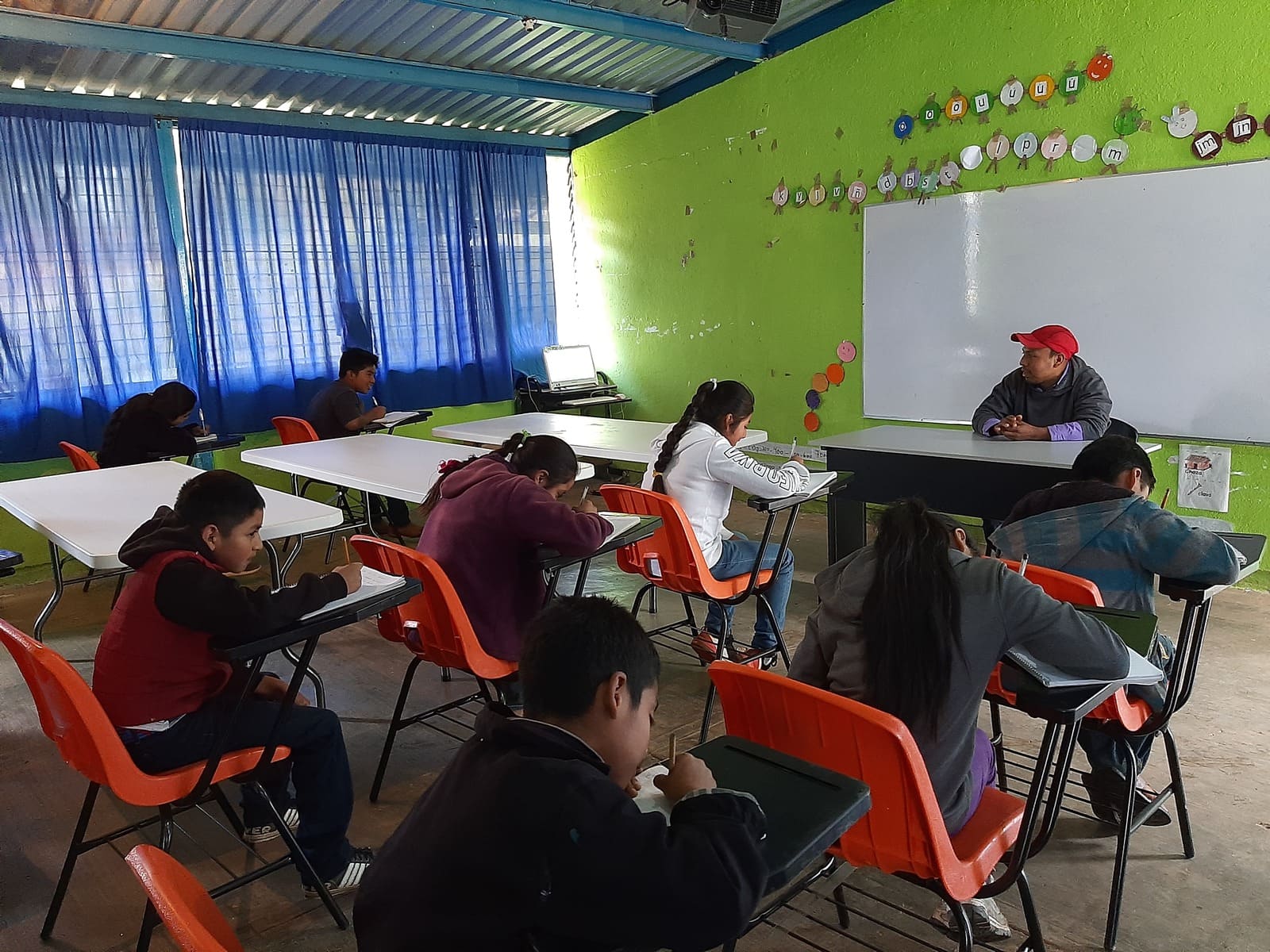niños y niñas en clase en Tudela 2018