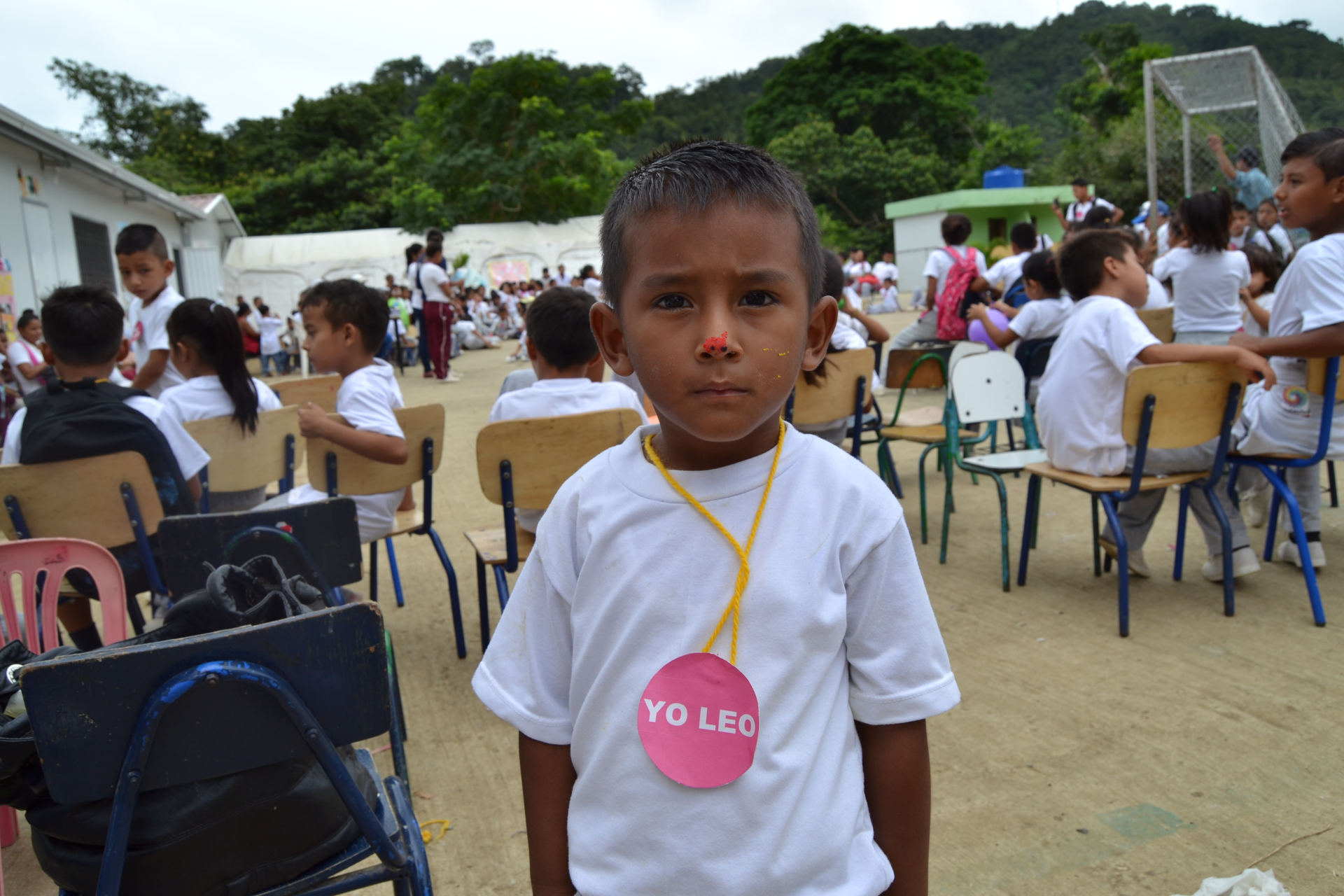 niño ecuatoriano en centro educativo