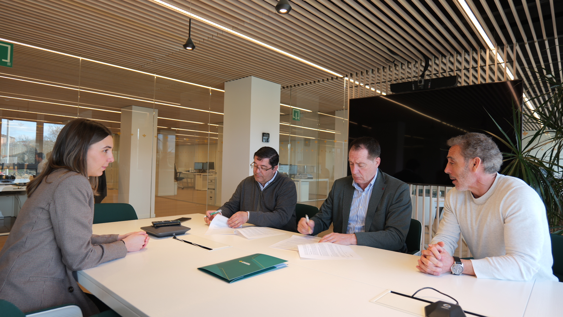 Acción Social Caja Rural de Navarra y Coopera ONGD firman un convenio de colaboración para el apoyo en proyectos de cooperación al desarrollo